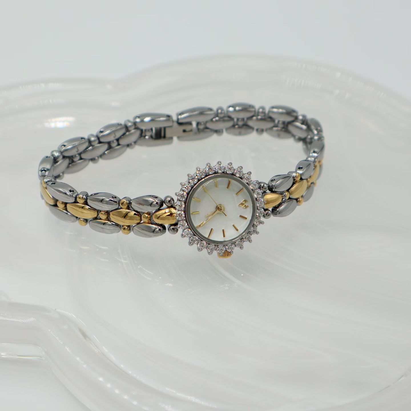 Vintage Two-Tone Crystal Bezel Ladies Dress Watch with Japanese Quartz Movement - Image 4