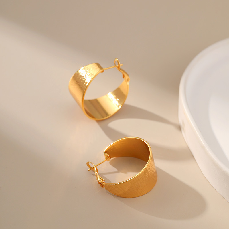 18K Real Gold Plated Brass Wide Band Textured Hoop Ear Clips Minimalist European Style Metallic Luxury Earrings for Women - Image 3