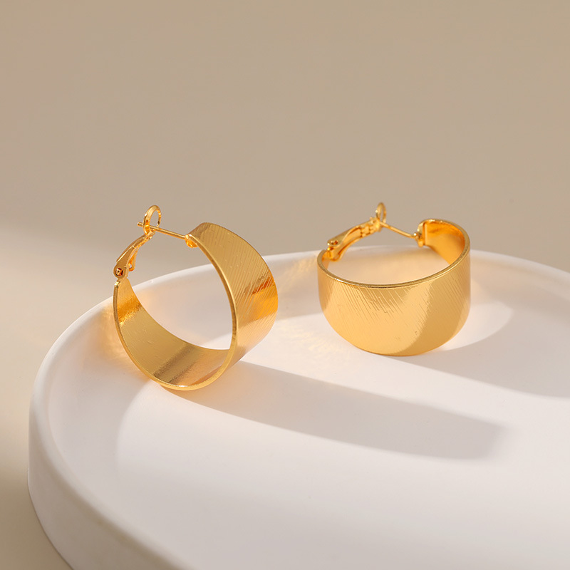 18K Real Gold Plated Brass Wide Band Textured Hoop Ear Clips Minimalist European Style Metallic Luxury Earrings for Women - Image 2