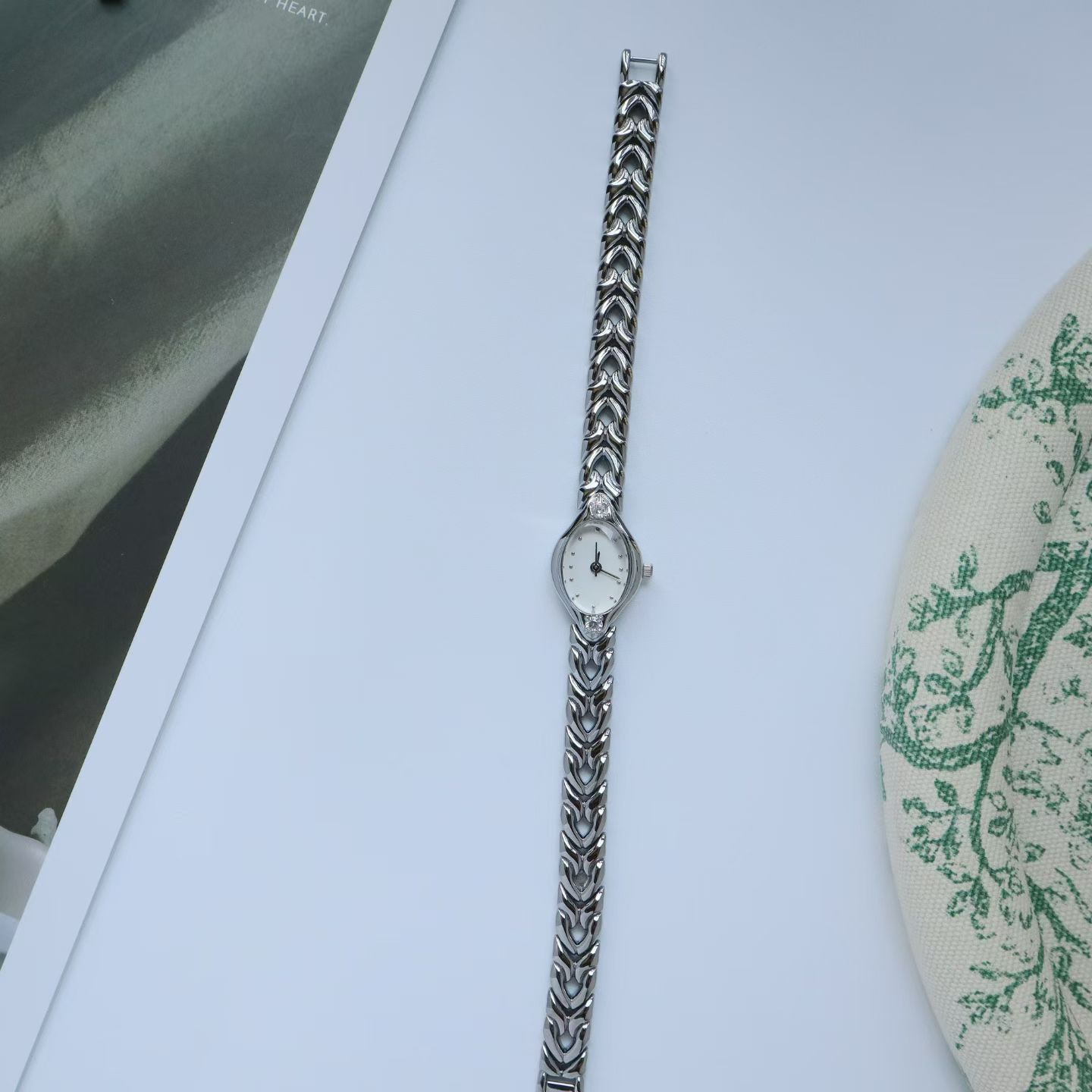Vintage Teardrop Oval Chain Bracelet Ladies Dress Watch with Japanese Quartz Movement - Image 4
