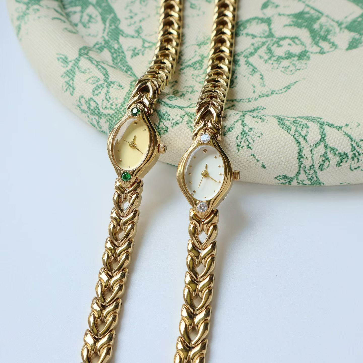 Vintage Teardrop Oval Chain Bracelet Ladies Dress Watch with Japanese Quartz Movement