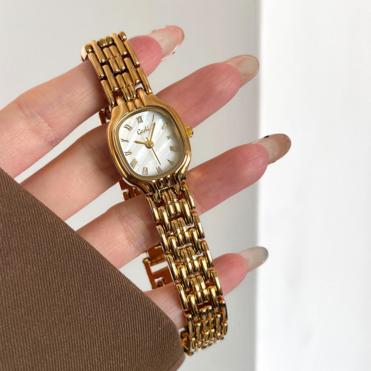 Vintage Tonneau Mother‑of‑Pearl Gold Women Watch | Fashion Quartz Wristwatch