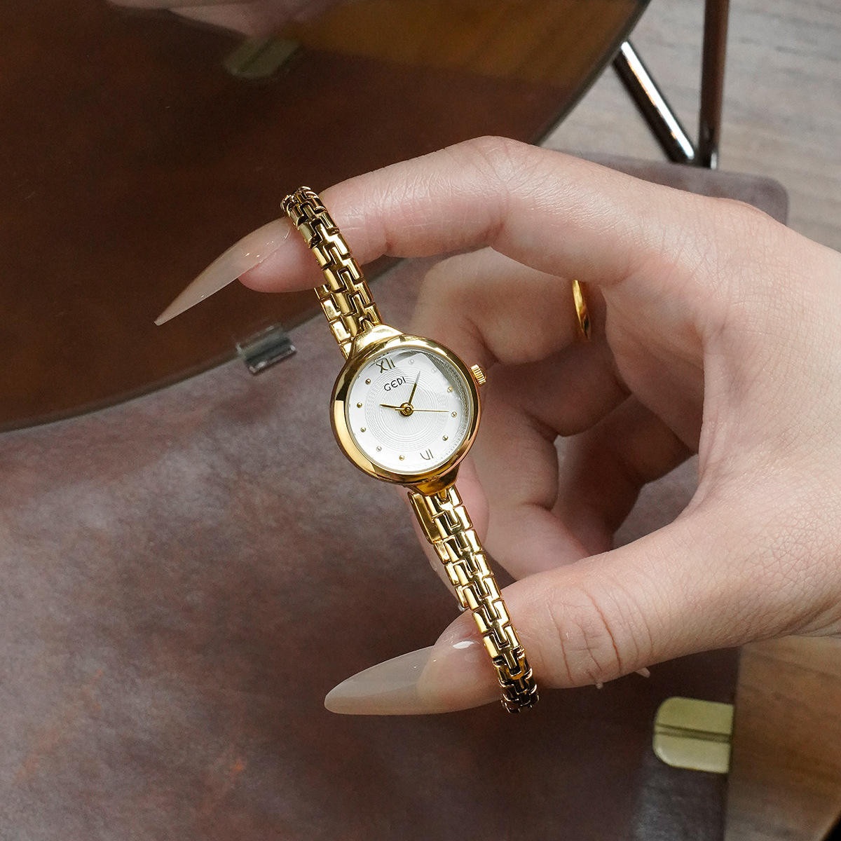 Vintage Gold Chain Bracelet Women Watch | Casual Fashion Wristwatch - Image 2