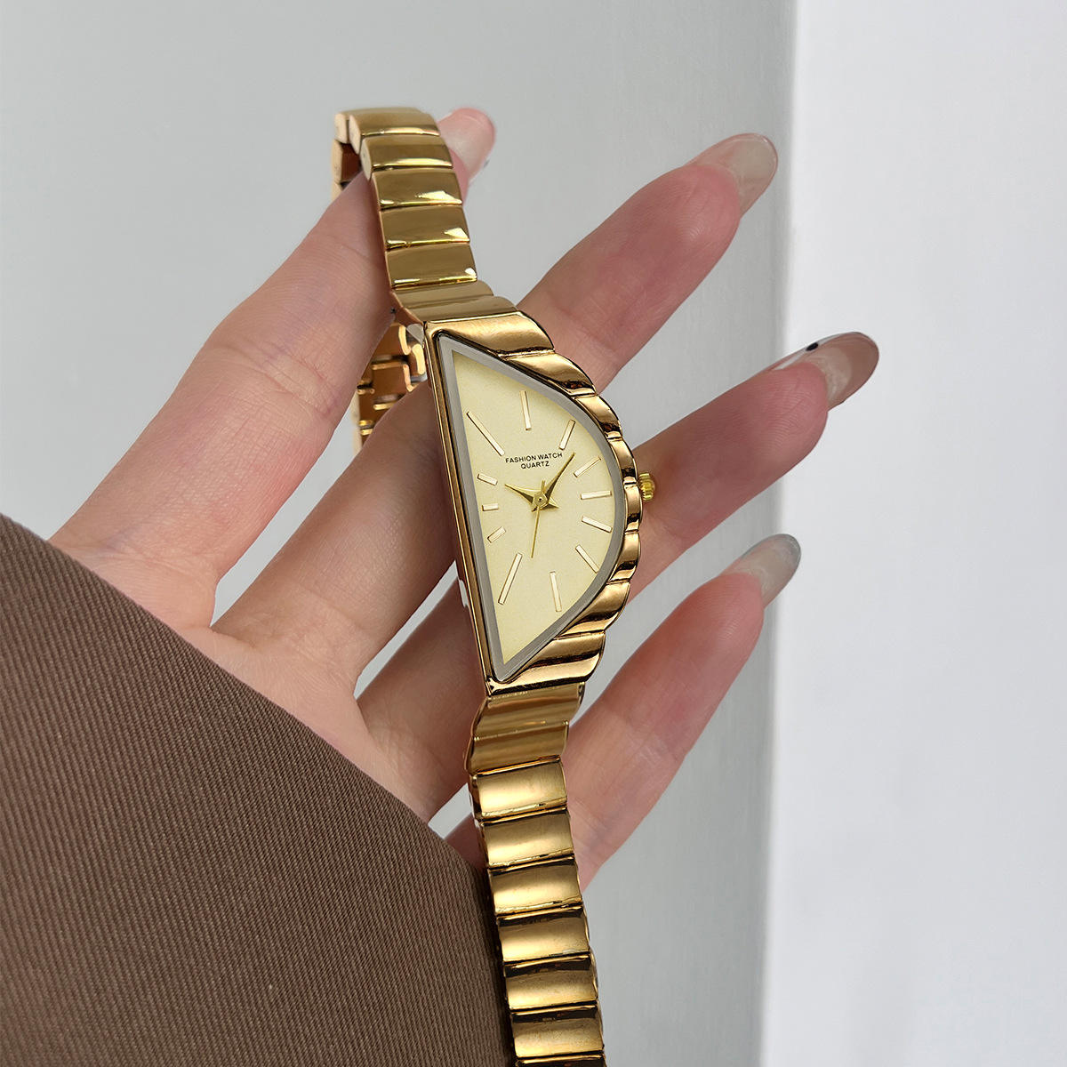 Unique Fan‑Shape Gold Women Watch | Fashion Quartz Wristwatch
